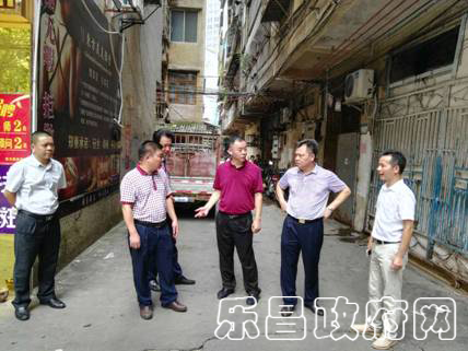 許新華同志帶隊到府前社區開展“鞏文”督查工作.jpg