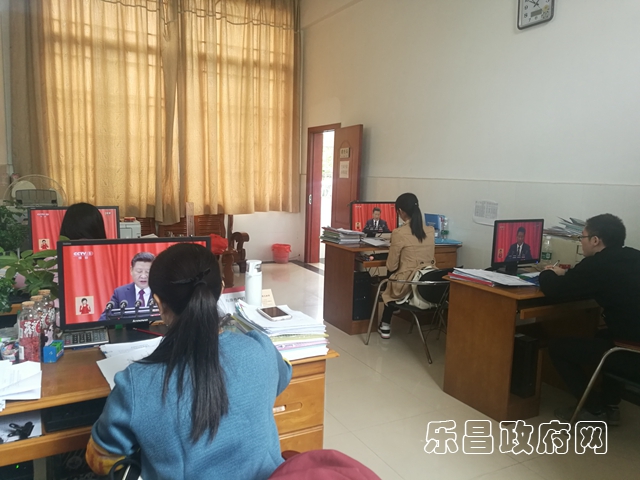 市食藥監局認真組織觀看黨的十九大開幕式盛況.jpg
