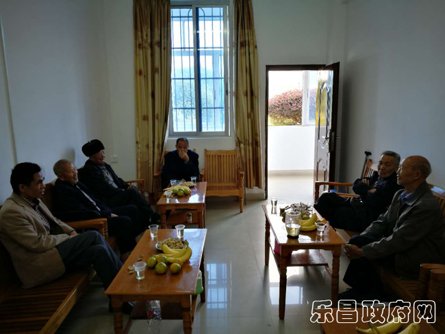 白石鎮召開重陽節退休老干部座談會.jpg