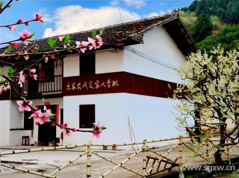 桃李人家。胡麟書 攝.jpg